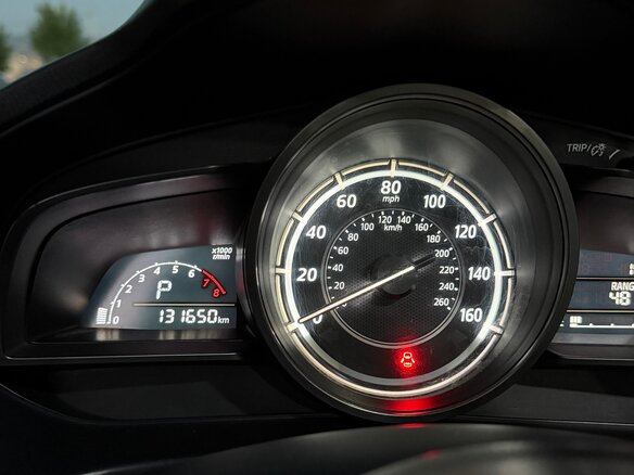 2018 Mazda 3 III (BM) Рестайлинг, серый, 1620000 рублей - вид 12