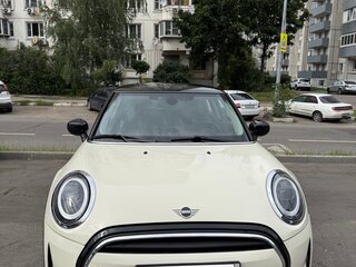 2021 Mini Hatch Cooper III (F55/F56) Рестайлинг, белый, 2200000 рублей, вид 1