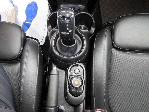 2022 Mini Hatch Cooper III (F55/F56) Рестайлинг 2, бежевый, 2170000 рублей - вид 13