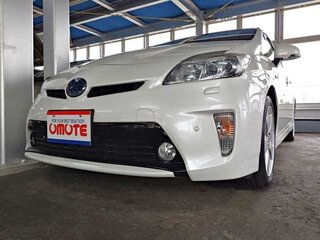 2013 Toyota Prius III Рестайлинг (XW30), белый, 900000 рублей, вид 3