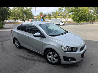 2014 Chevrolet Aveo II, серебристый, 1150000 рублей, вид 1