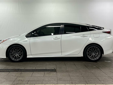 2016 Toyota Prius IV (XW50), белый, 1680000 рублей, вид 4