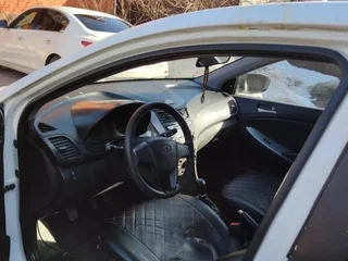 2015 Hyundai Solaris I Рестайлинг, белый, 250000 рублей, вид 3