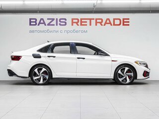 2023 Volkswagen Jetta GLI VII Рестайлинг, белый, 3039000 рублей, вид 4