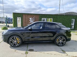 2026 Porsche Cayenne GTS Coupé III Рестайлинг, чёрный, 25900000 рублей, вид 3