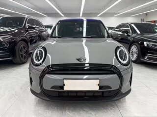 2022 Mini Hatch Cooper III (F55/F56) Рестайлинг 2, серый, 1690017 рублей, вид 2