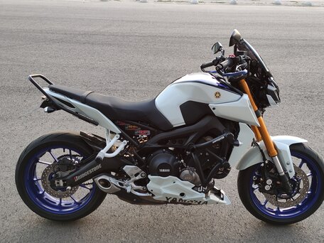 2018 Yamaha MT-09 (FZ-09), белый, 800000 рублей, вид 2