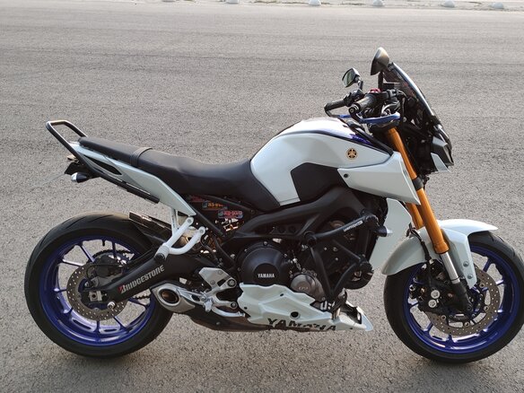 2018 Yamaha MT-09 (FZ-09), белый, 800000 рублей - вид 1