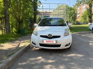2010 Toyota Vitz II (XP90), белый, 650000 рублей, вид 2