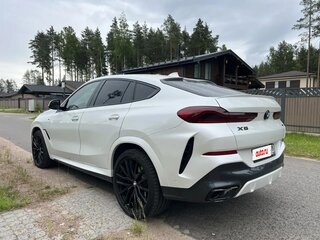 2022 BMW X6 40i III (G06), белый, 6990000 рублей, вид 4