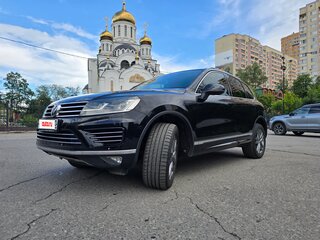 2018 Volkswagen Touareg II Рестайлинг, чёрный, 3499000 рублей, вид 3
