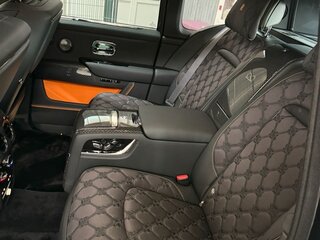 2025 Rolls-Royce Cullinan Black Badge I Рестайлинг (Series II), чёрный, 75000000 рублей, вид 4
