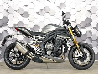 2021 Triumph Speed Triple, серый, 1427000 рублей, вид 3