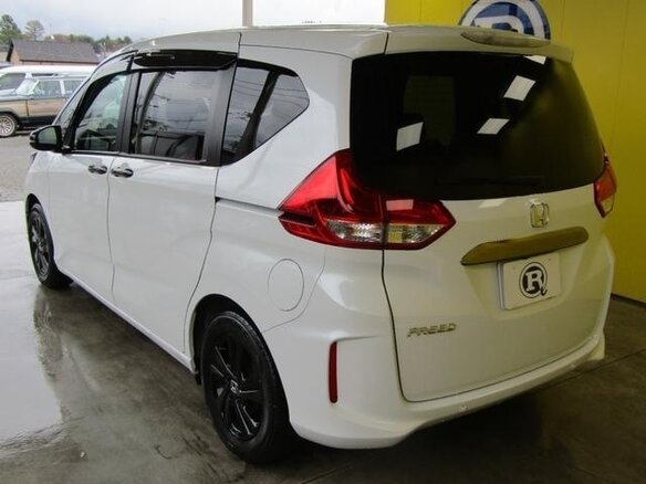 2023 Honda Freed II Рестайлинг, белый, 1460999 рублей - вид 2