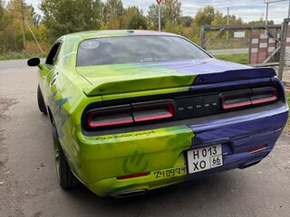 2020 Dodge Challenger III Рестайлинг 2, зелёный, 3490000 рублей, вид 3