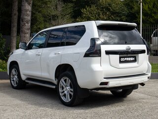 2014 Toyota Land Cruiser Prado 150 Series Рестайлинг 1, белый, 2699000 рублей, вид 2
