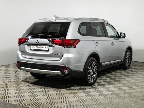 2017 Mitsubishi Outlander III Рестайлинг 2, серебристый, 1639700 рублей - вид 4