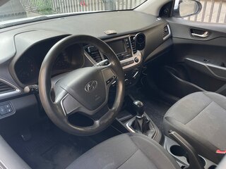2018 Hyundai Solaris II, белый, 900000 рублей, вид 3