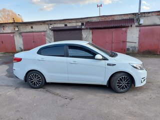 2016 Kia Rio III Рестайлинг, белый, 1180000 рублей, вид 2