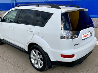 2011 Mitsubishi Outlander II Рестайлинг, белый, 1260000 рублей, вид 3
