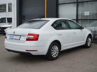 2020 Skoda Octavia III (A7) Рестайлинг, белый, 1650000 рублей, вид 5