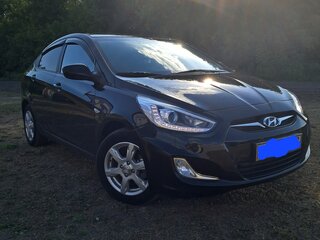 2013 Hyundai Solaris I, чёрный, 900000 рублей, вид 1