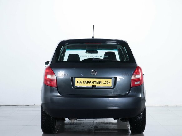 2013 Skoda Fabia II Рестайлинг, серый, 529000 рублей - вид 4