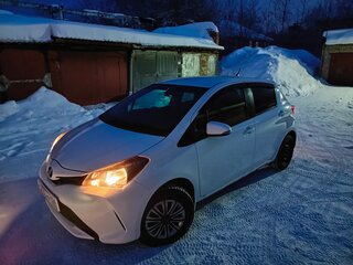2015 Toyota Vitz III (XP130) Рестайлинг, белый, 910000 рублей, вид 5