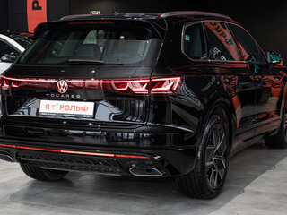 2025 Volkswagen Touareg III Рестайлинг, чёрный, 12700000 рублей, вид 5