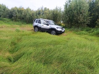 2019 Chevrolet Niva I Рестайлинг, серебристый, 600000 рублей, вид 3