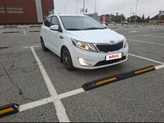 2014 Kia Rio 6-speed III, белый, 650000 рублей, вид 3