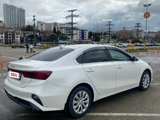 2021 Kia Cerato IV Рестайлинг, белый, 2450000 рублей, вид 3