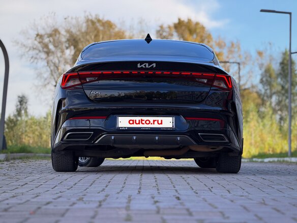 2022 Kia K5 III, чёрный, 2500000 рублей - вид 6