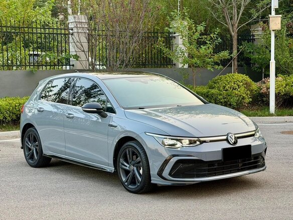 2022 Volkswagen Golf VIII, серый, 2092000 рублей - вид 2