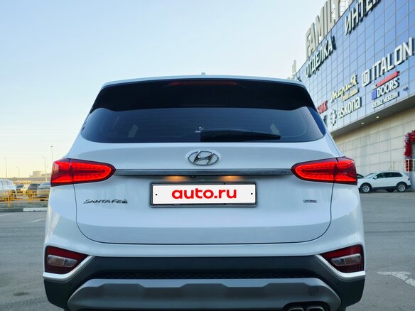 2019 Hyundai Santa Fe IV, белый, 3150000 рублей - вид 3