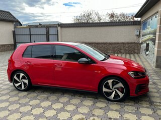 2018 Volkswagen Golf GTI VII Рестайлинг, красный, 2300000 рублей, вид 4