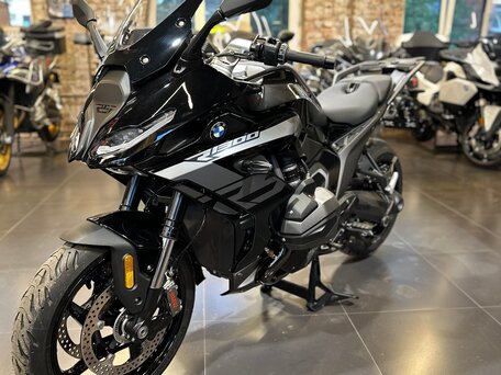 2025 BMW R 1300 RS, чёрный, 2390000 рублей, вид 4
