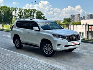 2019 Toyota Land Cruiser Prado 150 Series Рестайлинг 2, белый, 5850000 рублей, вид 2