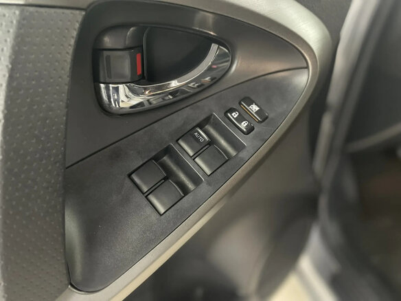 2010 Toyota RAV4 III (XA30), серебристый - вид 13
