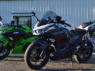 2024 Kawasaki Ninja 400, серебристый, 615000 рублей, вид 5