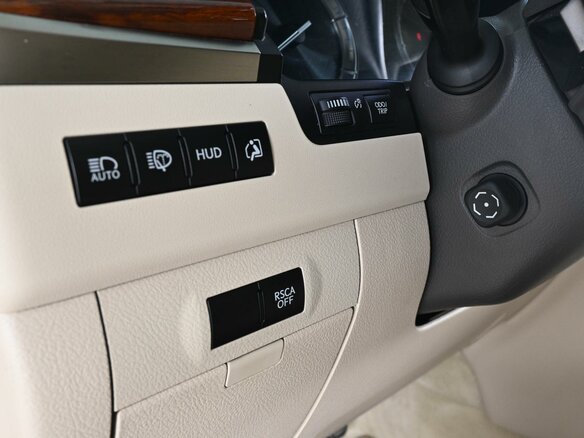2017 Lexus LX 570 III Рестайлинг 2, белый, 5799000 рублей - вид 23