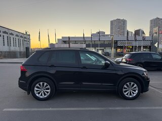 2019 Volkswagen Tiguan II, чёрный, 1750000 рублей, вид 4