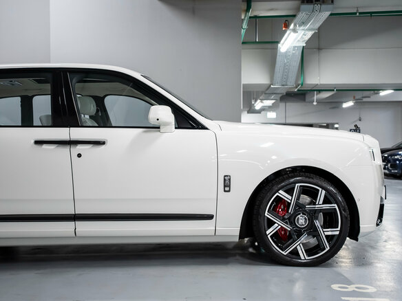 2025 Rolls-Royce Cullinan Black Badge I Рестайлинг (Series II), белый, 64500000 рублей - вид 7