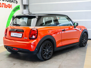 2020 Mini Hatch Cooper III (F55/F56) Рестайлинг, оранжевый, 2250000 рублей, вид 4