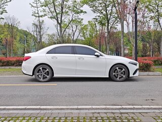 2023 Mercedes-Benz A-Класс 180 IV (W177) Рестайлинг, белый, 1720000 рублей, вид 3