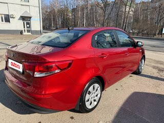 2017 Kia Rio III Рестайлинг, красный, 680000 рублей, вид 4