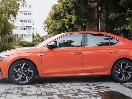 2022 Skoda Octavia IV (A8), красный, 2150222 рублей, вид 4