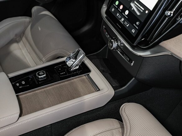 2026 Volvo XC90 B5 II Рестайлинг 2, серый, 12420000 рублей - вид 12