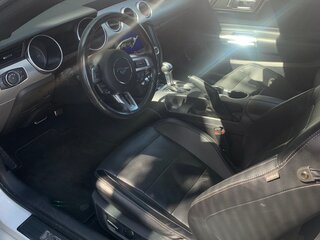 2019 Ford Mustang VI Рестайлинг, белый, 2800000 рублей, вид 4