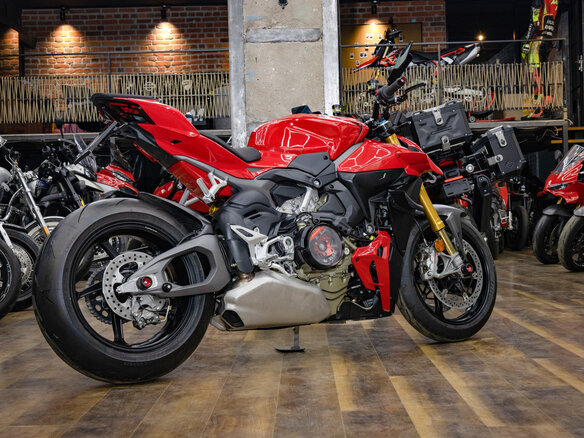 2026 Ducati Streetfighter V4, красный, 3090000 рублей - вид 2